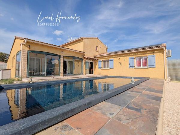 Villa 5 pièces de plain-pied - 132m² - Piscine - Garage - Panneaux solaires - Terrain de 1203m²