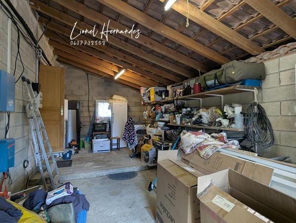 Villa 5 pièces de plain-pied - 132m² - Piscine - Garage - Panneaux solaires - Terrain de 1203m²