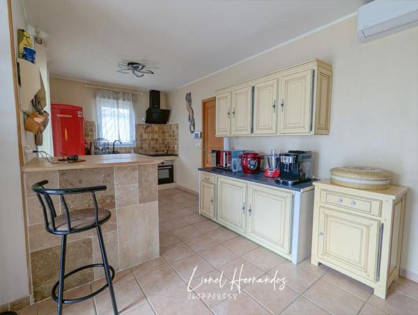 Villa 5 pièces de plain-pied - 132m² - Piscine - Garage - Panneaux solaires - Terrain de 1203m²