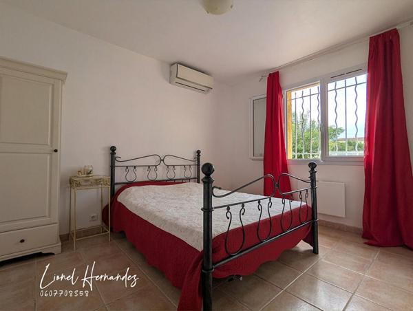 Villa 5 pièces de plain-pied - 132m² - Piscine - Garage - Panneaux solaires - Terrain de 1203m²