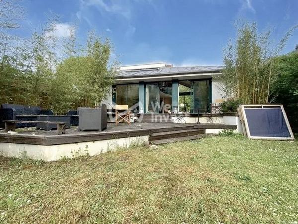 Villa d'architecte aux portes de Paris. Un Art de vivre entre design, nature et Zénitude ...!
