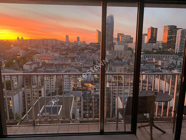 Centre de Puteaux: Appartement 2 pièces avec vue dégagée, cave et parking