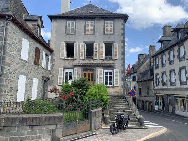 IMMEUBLE CENTRE VILLE Mauriac (15200)