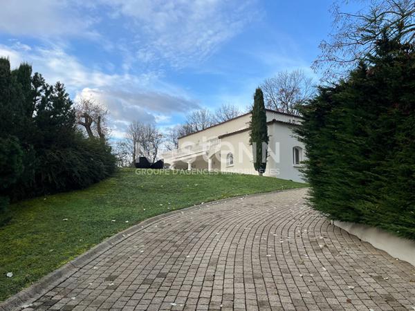 Emplacement exceptionnel, très belle maison avec piscine aucun vis à vis