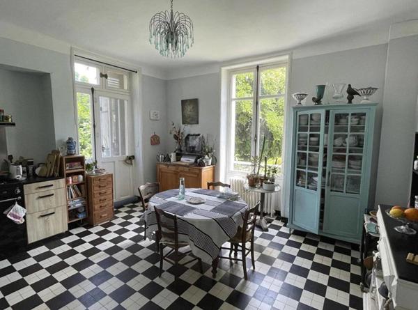 Maison  de maitre Pouillon  376 m2 Centre Village