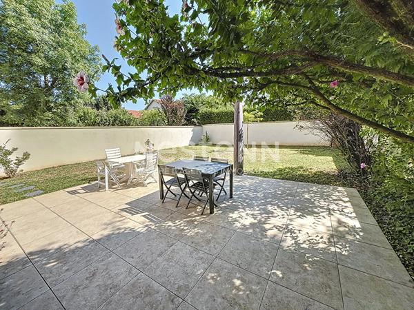 Grande Maison individuelle de 6 Pièces avec 4 chambres Garage et terrasse - 69500 BRON