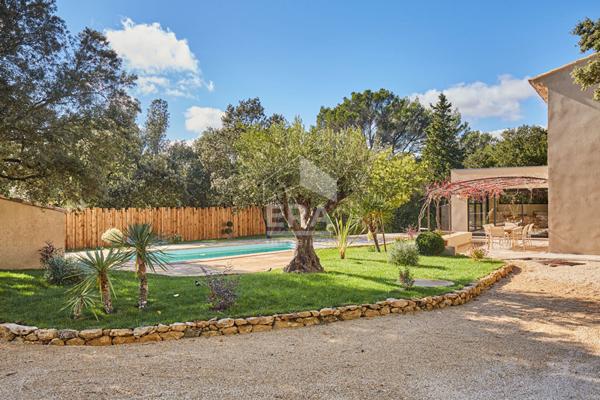 Maison moderne 6 pièces 180 m² avec piscine sur 3700 m² de terrain !