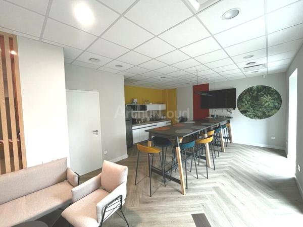 BUREAUX à LOUER de 221.2 m²