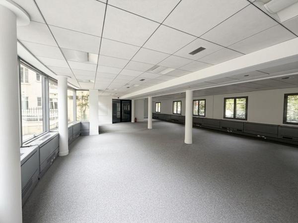 Bureaux à louer Neuilly-sur-Seine terrasse privative métro à proximité