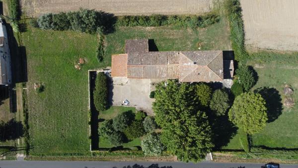 Mas provençal de caractère avec vaste jardin, dépendances et potentiel exceptionnel Monteux