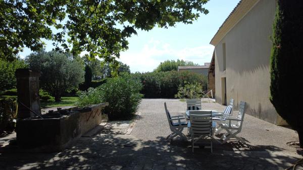 Mas provençal de caractère avec vaste jardin, dépendances et potentiel exceptionnel Monteux