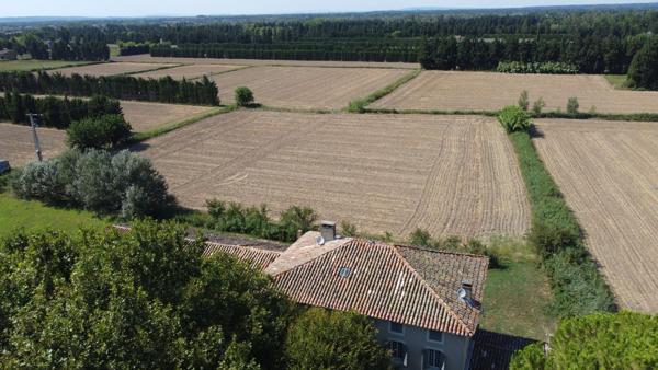 Mas provençal de caractère avec vaste jardin, dépendances et potentiel exceptionnel Monteux