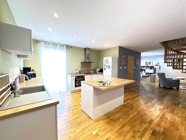 Maison mitoyenne sans jardin, au calme dans une impasse, 3 chambres