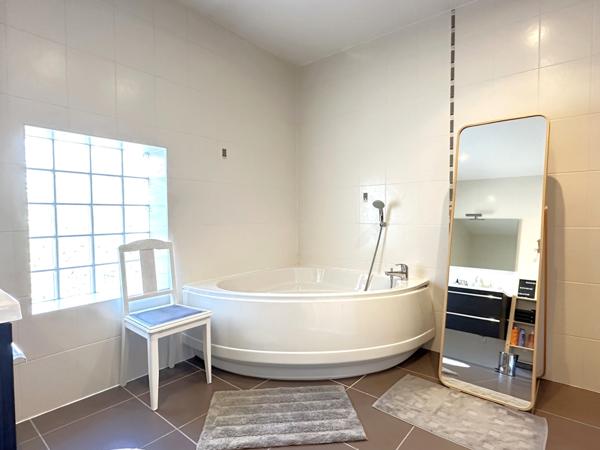 Maison mitoyenne sans jardin, au calme dans une impasse, 3 chambres