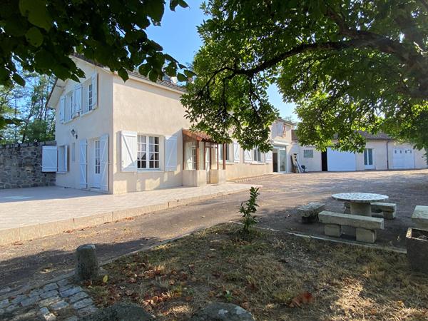 MAISON DE VILLAGE AVEC GITE ET PISCINE ! Bussiere badil