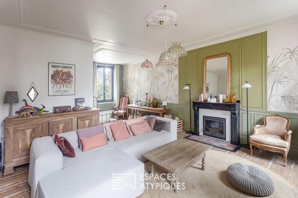 Bâtisse en pierre de 1850 avec piscine et parc séculaire