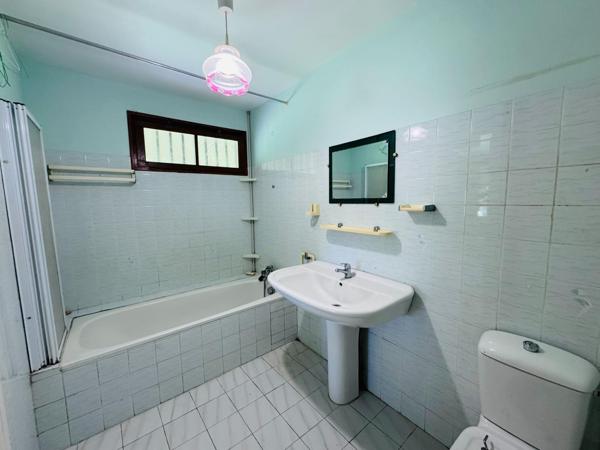 Maison T4 grand jardin plat de 8 311m2 avec sa grande terrasse couverte.