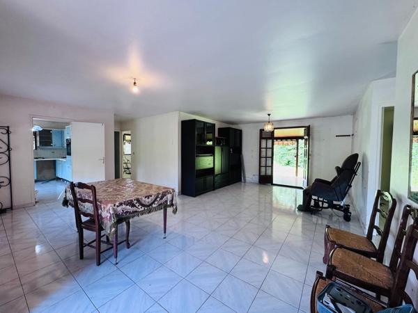 Maison T4 grand jardin plat de 8 311m2 avec sa grande terrasse couverte.