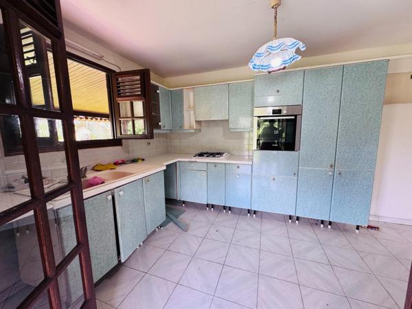Maison T4 grand jardin plat de 8 311m2 avec sa grande terrasse couverte.