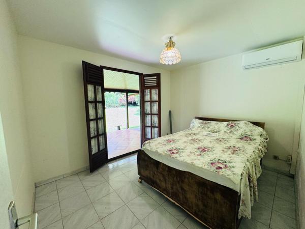 Maison T4 grand jardin plat de 8 311m2 avec sa grande terrasse couverte.