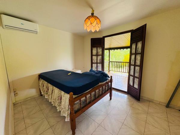 Maison T4 grand jardin plat de 8 311m2 avec sa grande terrasse couverte.