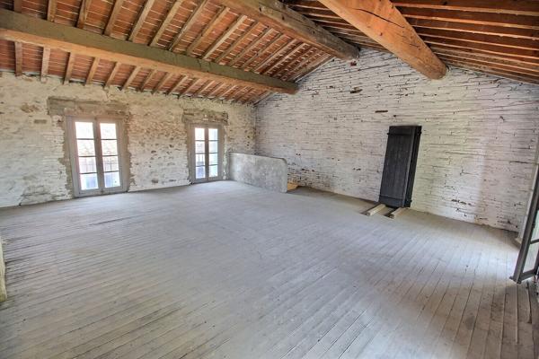 Spécial Investisseur - Ensemble immobilier de charme avec dépendances à rénover - Proche Lac de Villeneuve-de-la-Raho