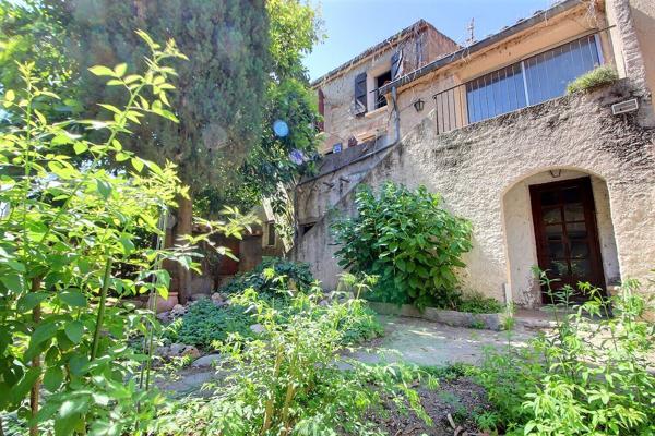 Spécial Investisseur - Ensemble immobilier de charme avec dépendances à rénover - Proche Lac de Villeneuve-de-la-Raho