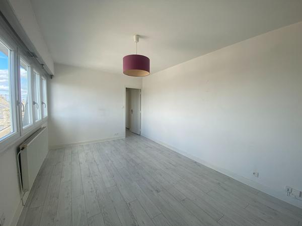 Appartement Dinan T2, centre ville, ascenseur et stationnement sécurisé