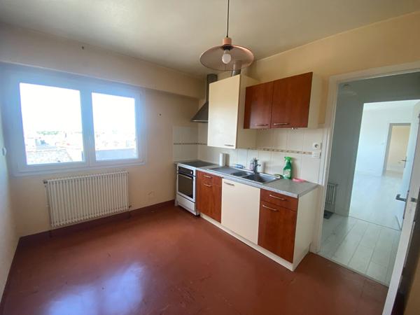 Appartement Dinan T2, centre ville, ascenseur et stationnement sécurisé