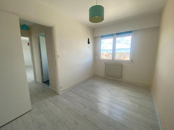 Appartement Dinan T2, centre ville, ascenseur et stationnement sécurisé