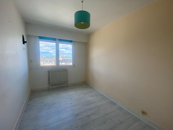 Appartement Dinan T2, centre ville, ascenseur et stationnement sécurisé