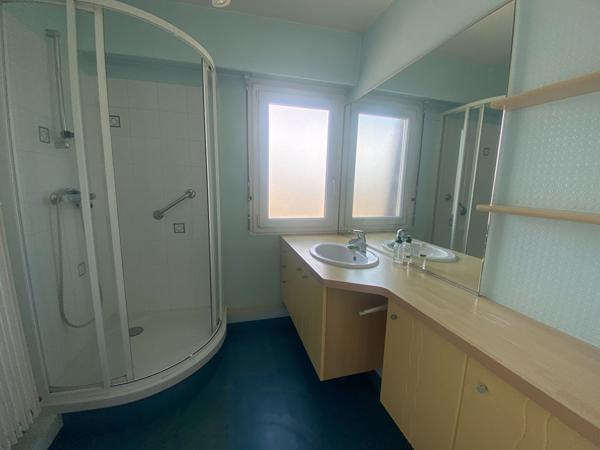 Appartement Dinan T2, centre ville, ascenseur et stationnement sécurisé