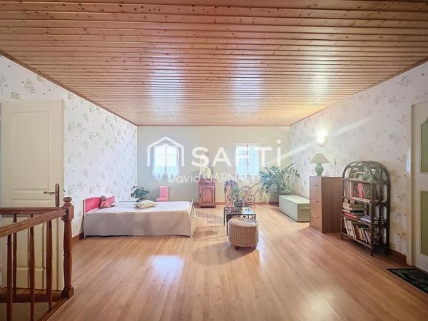 3 Maisons avec garages et nombreuses dépendances