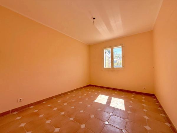 Maison individuelle - Plain-pied - 3 Chambres - Garage - 83780 Flayosc - Réf 85614630