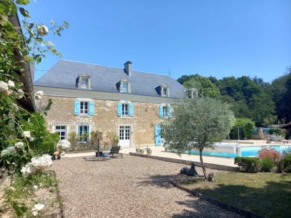 Poitiers, Manoir 8 Chambres -  336 m² à vendre