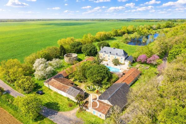 Poitiers, Manoir 8 Chambres -  336 m² à vendre