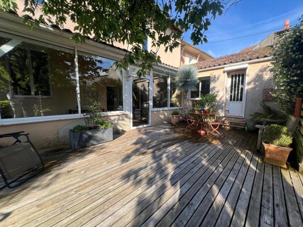 Maison rénovée de 245m² avec jardin à Tonneins – Centre-ville