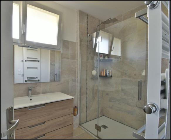 Maison de plain-pied rénovée ? 98 m² habitables ? Environnement calme