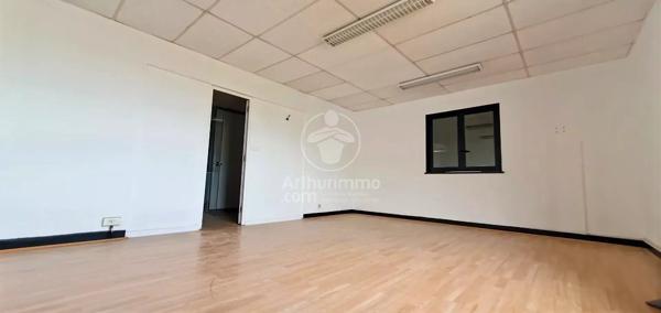 Location                                                      Local industriel
                        
                     10 pièces                      860 m2                     à Isneauville