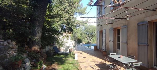 A vendre, Maison 5 pièces 120 m2 , piscine, garage et cave.