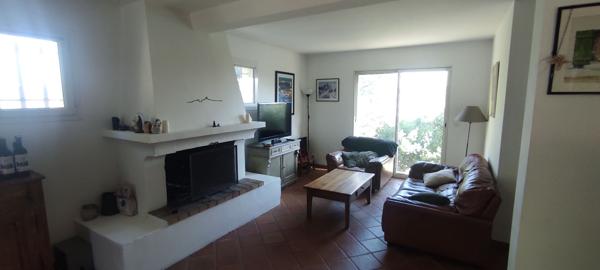 A vendre, Maison 5 pièces 120 m2 , piscine, garage et cave.