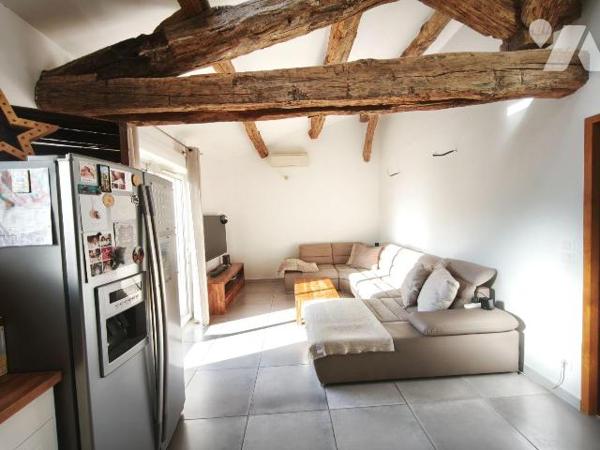 ST MARTIN DE CRAU, à deux pas du centre et des commerces, jolie maison de 114m² sur un  terrain...