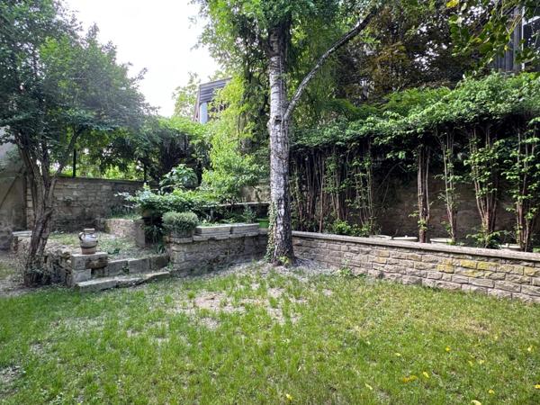 UN GRAND POTENTIEL POUR UNE DEMEURE DE CARACTERE EN CENTRE VILLE AVEC JARDIN ET GARAGE