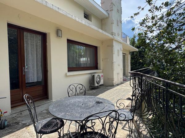 UN GRAND POTENTIEL POUR UNE DEMEURE DE CARACTERE EN CENTRE VILLE AVEC JARDIN ET GARAGE