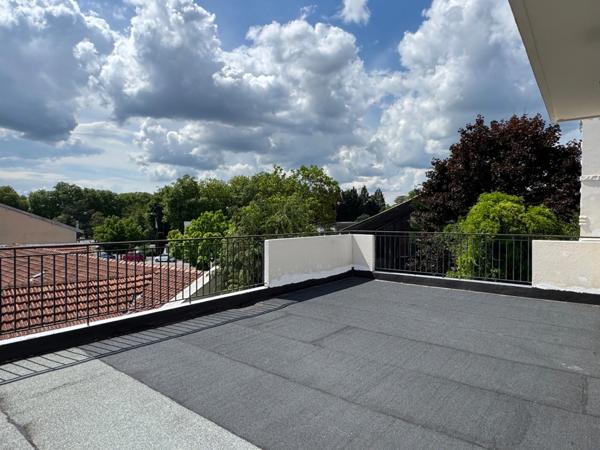 UN GRAND POTENTIEL POUR UNE DEMEURE DE CARACTERE EN CENTRE VILLE AVEC JARDIN ET GARAGE