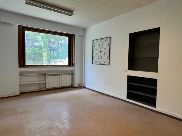 UN GRAND POTENTIEL POUR UNE DEMEURE DE CARACTERE EN CENTRE VILLE AVEC JARDIN ET GARAGE