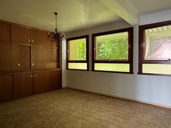 UN GRAND POTENTIEL POUR UNE DEMEURE DE CARACTERE EN CENTRE VILLE AVEC JARDIN ET GARAGE