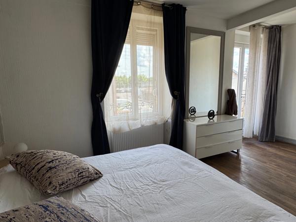 UN GRAND POTENTIEL POUR UNE DEMEURE DE CARACTERE EN CENTRE VILLE AVEC JARDIN ET GARAGE