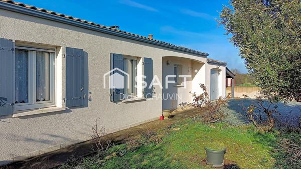 Maison plain pied avec de beaux volumes.