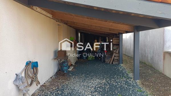 Maison plain pied avec de beaux volumes.